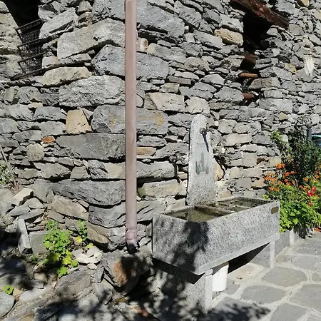 Casa Vacanze La Carbunera Feriehus Domodossola
