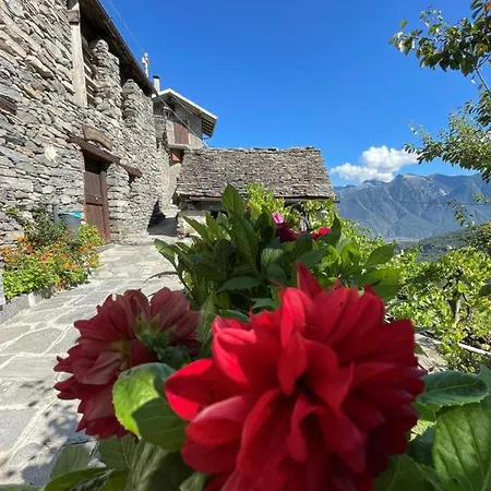 Feriehus Casa Vacanze La Carbunera Domodossola